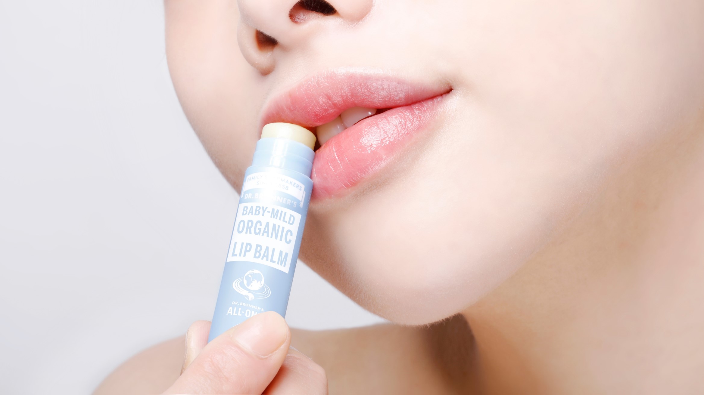 べたつかず、テカリが気にならない